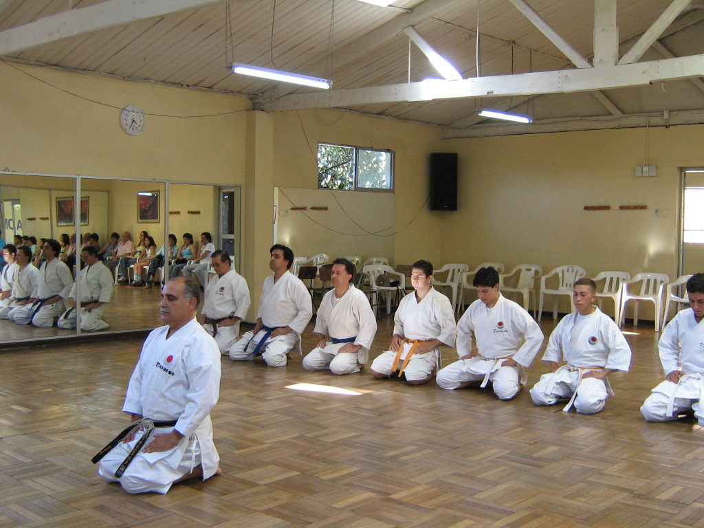 Postura de seiza Karate